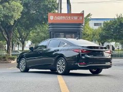 Lexus ES 200 Excellence Edition - ფოტო 9