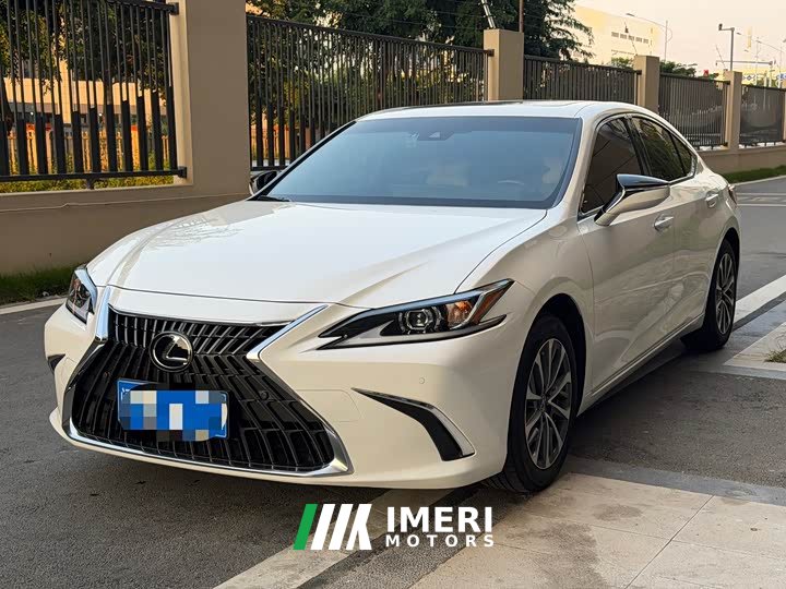 Lexus ES 200 Premium Edition