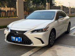 Lexus ES 200 Premium Edition - ფოტო 1