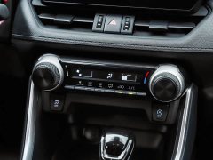 Toyota RAV4 2.0L CVT FWD Urban Edition - ფოტო 12