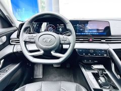 Hyundai Elantra 1.5L CVT Luxury - ფოტო 7