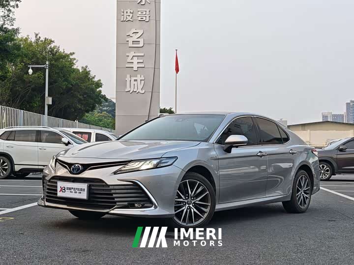 Toyota Camry Hybrid Luxury
