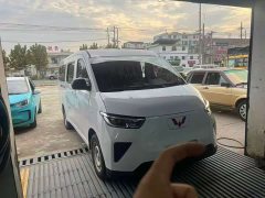 Wuling Yangguang 300km Comfort Passenger Van 75kW - ფოტო 2