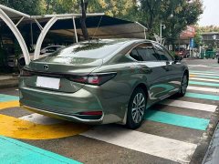 Lexus ES 200 Premium Edition - ფოტო 9