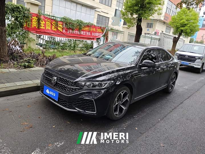 Volkswagen Passat Outstanding Edition 380TSI Starry Sky Dragon Prestige