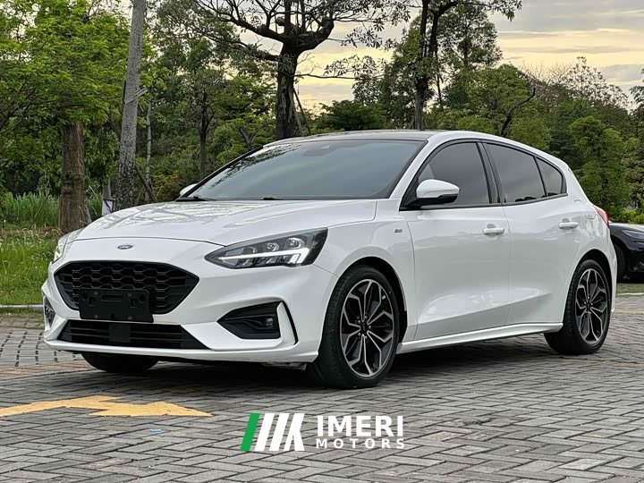 Ford Focus Hatchback EcoBoost 180 Automatic ST Line - ავტომობილი ჩინეთიდან