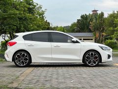 Ford Focus Hatchback EcoBoost 180 Automatic ST Line - ფოტო 10