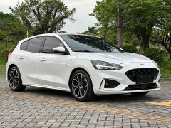 Ford Focus Hatchback EcoBoost 180 Automatic ST Line - ფოტო 3