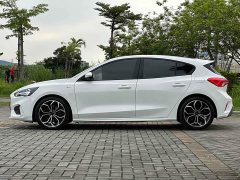 Ford Focus Hatchback EcoBoost 180 Automatic ST Line - ფოტო 5