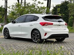 Ford Focus Hatchback EcoBoost 180 Automatic ST Line - ფოტო 6