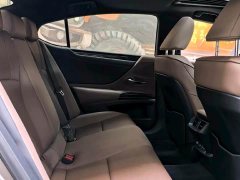 Lexus ES 200 Excellence Edition - ფოტო 9