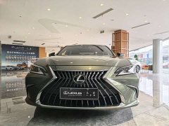Lexus ES 200 Excellence Edition - ფოტო 2