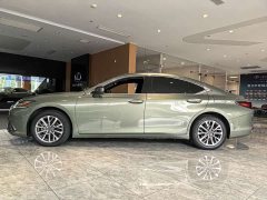Lexus ES 200 Excellence Edition - ფოტო 3