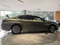 Lexus ES 200 Excellence Edition - ფოტო 9