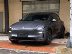 Tesla Model Y Rear-Wheel Drive Launch Edition - ფოტო 1