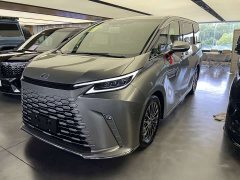 Lexus LM 500h Six-Seat Premium Edition - photo 1