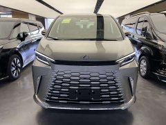 Lexus LM 500h Six-Seat Premium Edition - photo 2