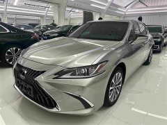Lexus ES 200 Excellence Edition - ფოტო 1