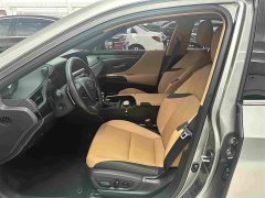 Lexus ES 200 Excellence Edition - ფოტო 11