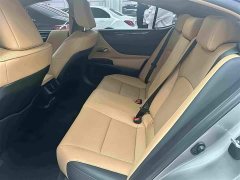 Lexus ES 200 Excellence Edition - ფოტო 12