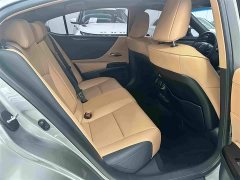 Lexus ES 200 Excellence Edition - ფოტო 16