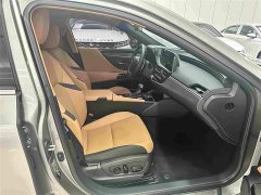 Lexus ES 200 Excellence Edition - ფოტო 17