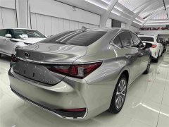 Lexus ES 200 Excellence Edition - ფოტო 18