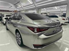 Lexus ES 200 Excellence Edition - ფოტო 19