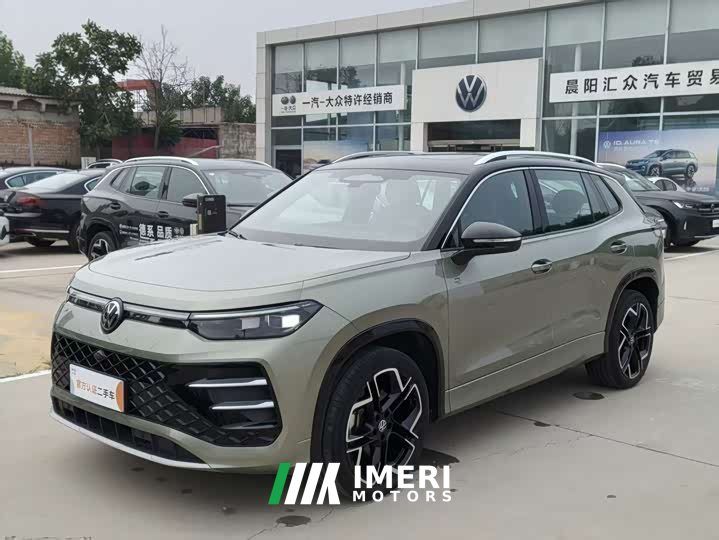 Volkswagen Taos L 380TSI AWD Luxury Easy Package