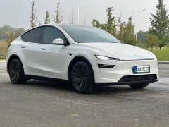 Tesla Model Y Rear-Wheel Drive - ფოტო 3