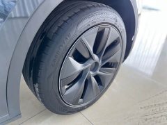 Tesla Model Y Rear-Wheel Drive - ფოტო 14