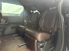 Toyota Gravia 2.5L Hybrid Prestige Plus AWD - photo 9