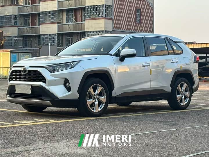 Toyota RAV4 2.0L CVT FWD Fashion Plus