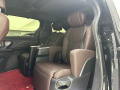 Toyota Gravia 2.5L Hybrid Flagship ULTRA Edition - photo 17