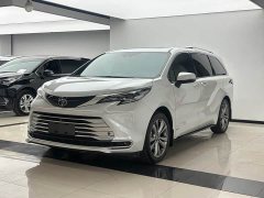 Toyota Sienna 2.5L Hybrid Platinum Edition - фото 1
