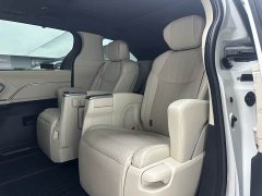 Toyota Sienna 2.5L Hybrid Platinum Edition - фото 6