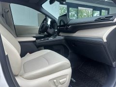 Toyota Sienna 2.5L Hybrid Platinum Edition - фото 9