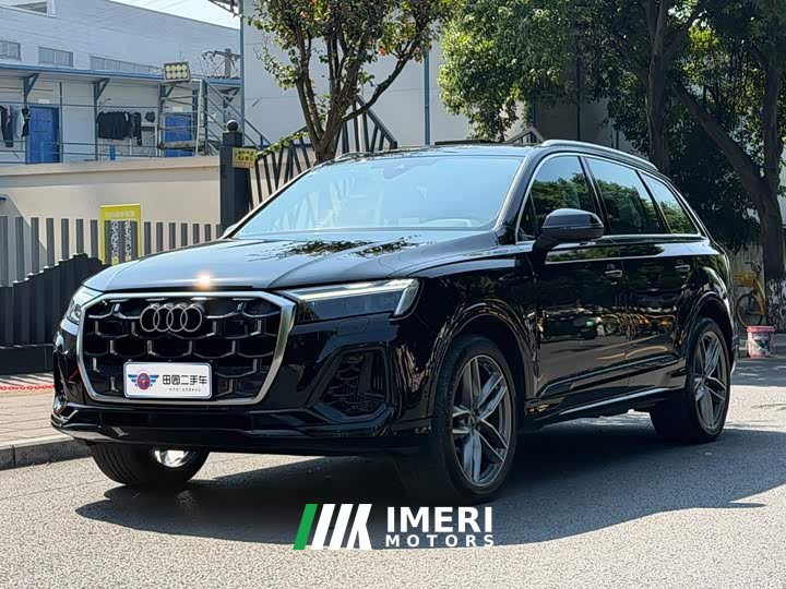 Audi Q7 55 TFSI quattro S line Sport - автомобиль из Китая