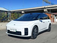 Li Auto i8 Standard Edition - ფოტო 1