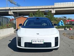 Li Auto i8 Standard Edition - ფოტო 2