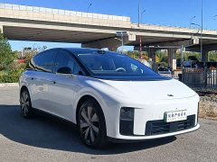Li Auto i8 Standard Edition - ფოტო 4
