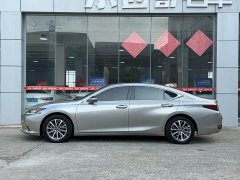 Lexus ES 200 Premium Edition - ფოტო 3
