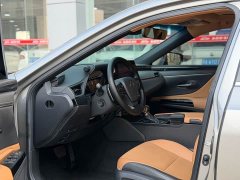 Lexus ES 200 Premium Edition - ფოტო 4