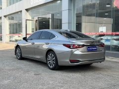 Lexus ES 200 Premium Edition - ფოტო 9