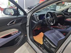 FAW Red Flag HS3 2.0T AWD Youwei Edition - ფოტო 11