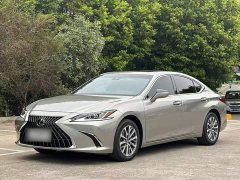 Lexus ES 200 Excellence Edition - ფოტო 1