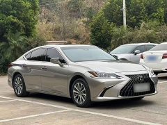 Lexus ES 200 Excellence Edition - ფოტო 3