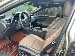 Lexus ES 200 Excellence Edition - ფოტო 9