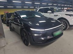 Tesla Model Y Rear-Wheel Drive - ფოტო 3
