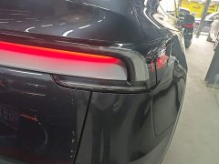 Tesla Model Y Rear-Wheel Drive - ფოტო 7